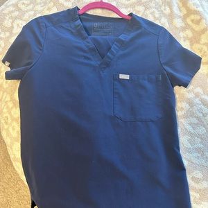 Figs navy XS top